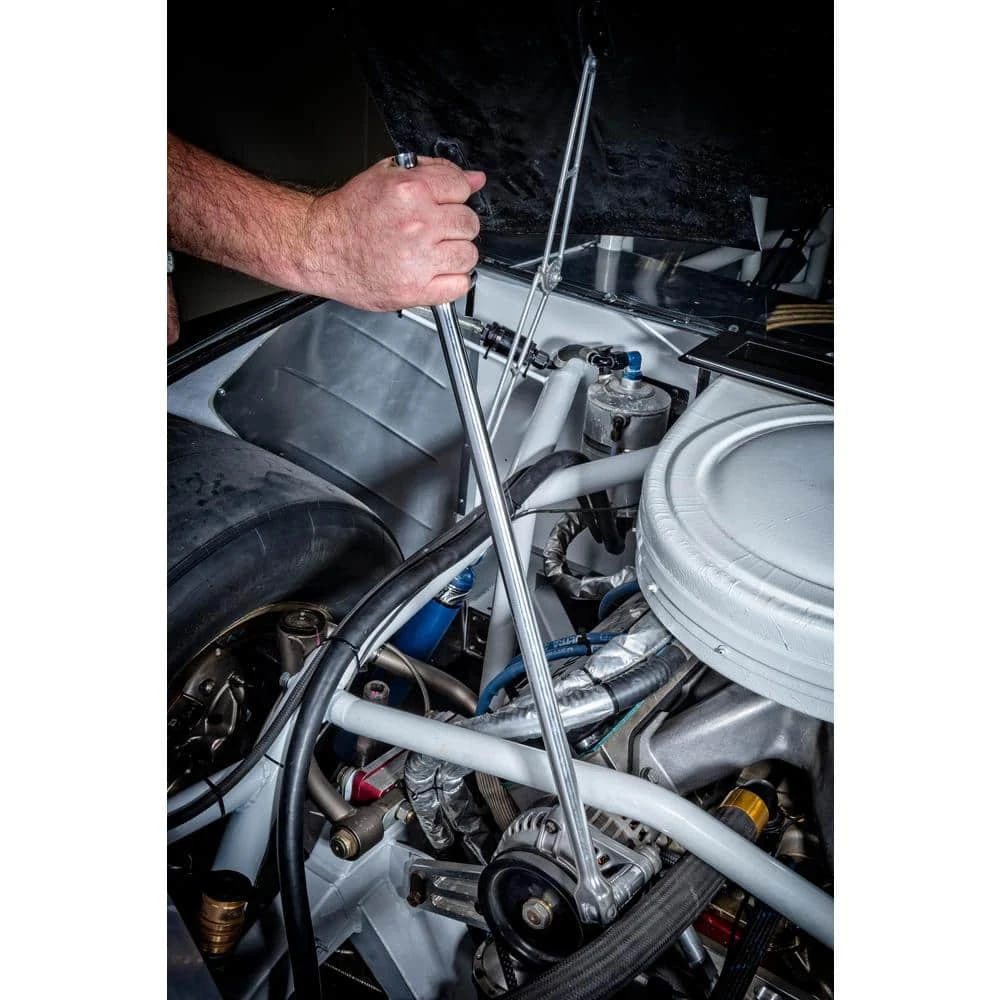 GEARWRENCH 1/2 in. Drive 24 in. Full Polish Flex Head Breaker Bar 4 GEARWRENCH 1/2 in. Drive 24 in. Full Polish Flex Head Breaker Bar - Image 2